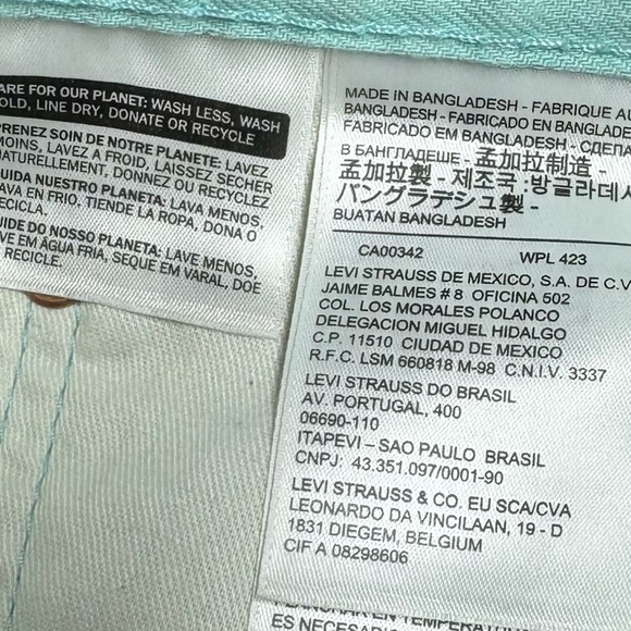 Levi's 501 Shorts - Picture 7 of 8